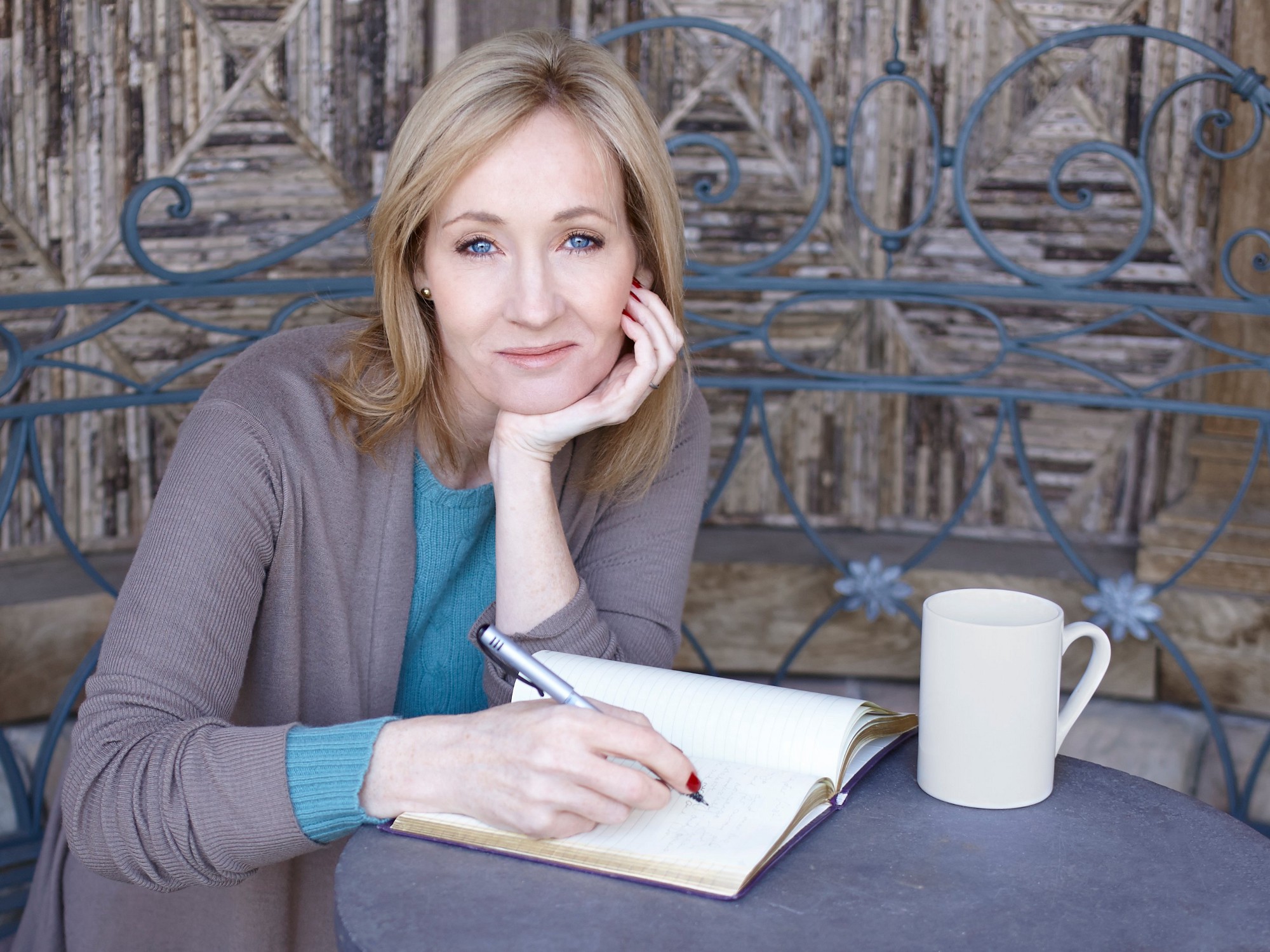 Você conhece as 14 mensagens ocultas pela escritora J. K. Rowling